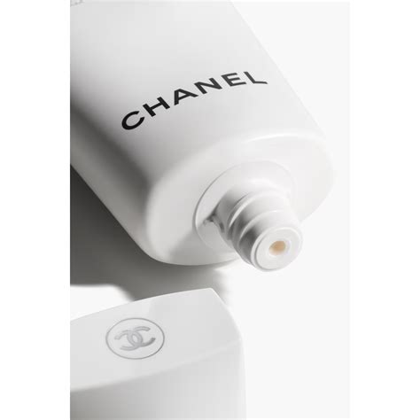 chanel le blanc cleanser.